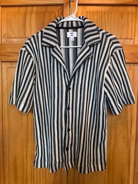 Black & White Vertical Stripe Short-Sleeve Button Shirt